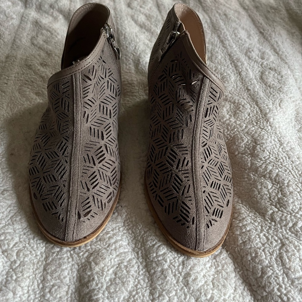 Like new!  Catherine Malandrino Geometric Cutout Ankle Booties - Taupe, size 7